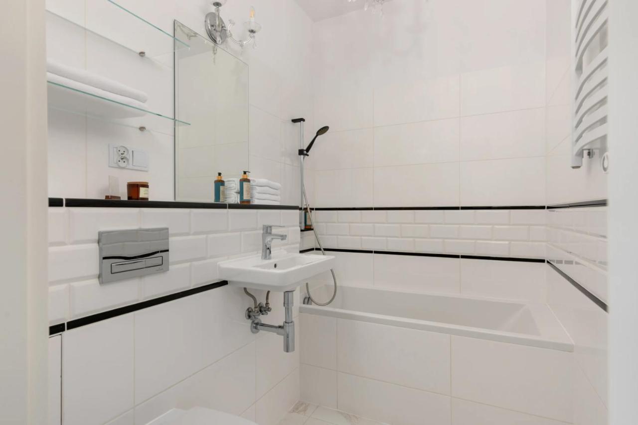 Przestronny Apartament Z Widokiem Na Miasto W Warszawie Warsaw Exterior photo
